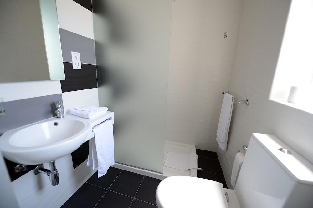 Day's Inn Hotel and Residence