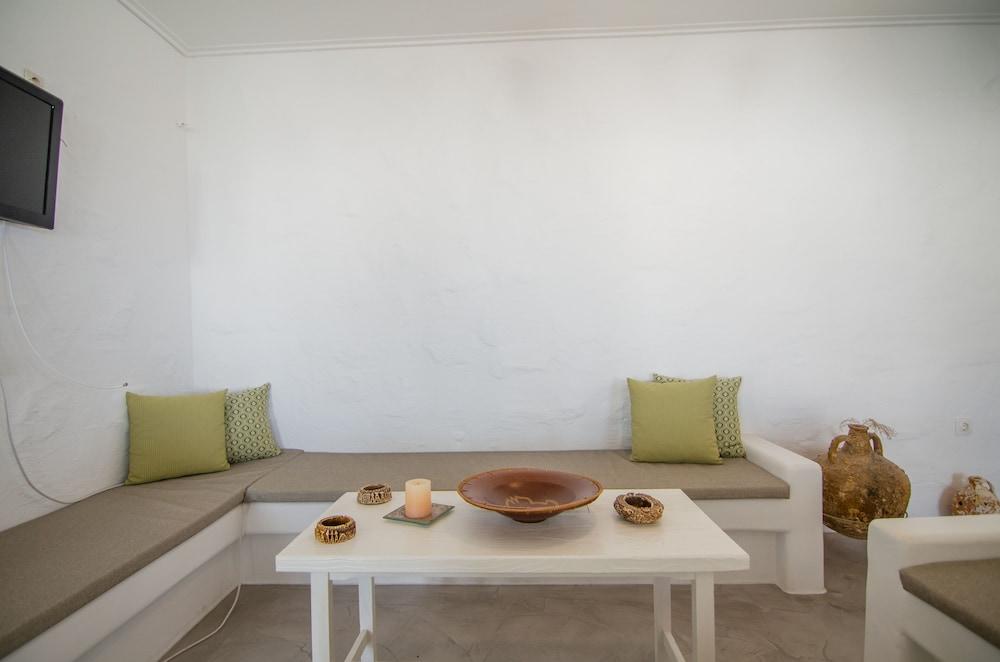 George & Irene Hotel