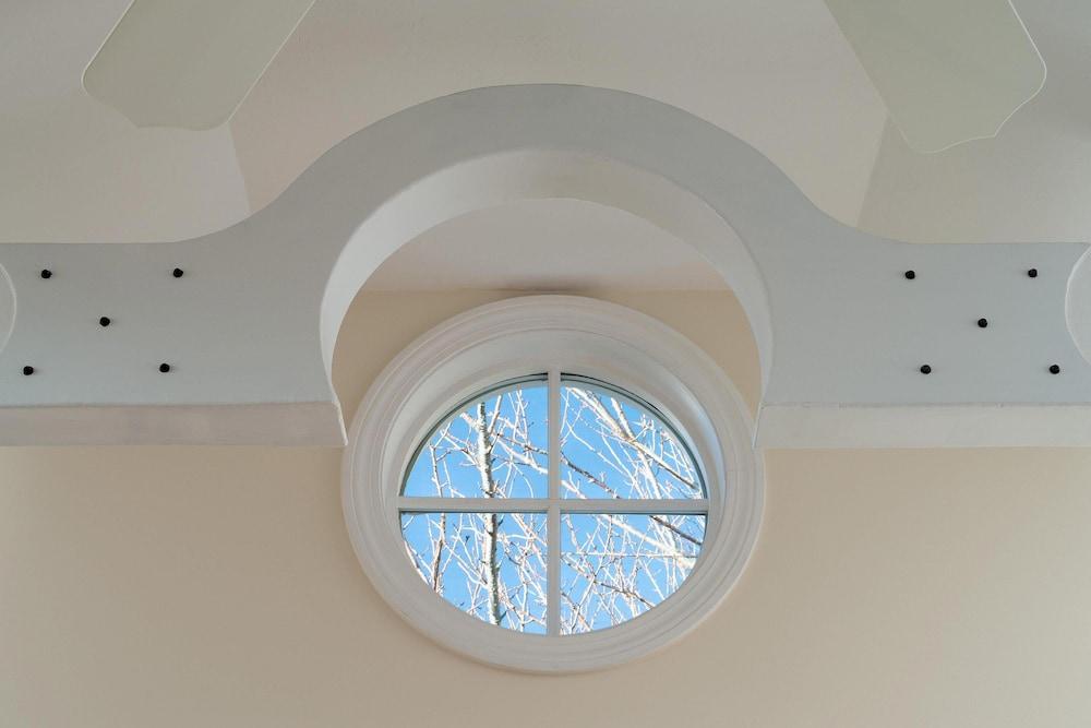 A Little Inn on Pleasant Bay