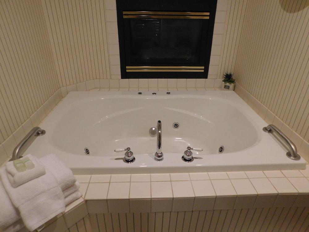 Longhollow Point Inn Studio 1321