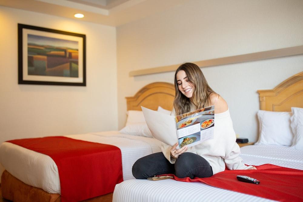 Hotel Horizon and Convention Center