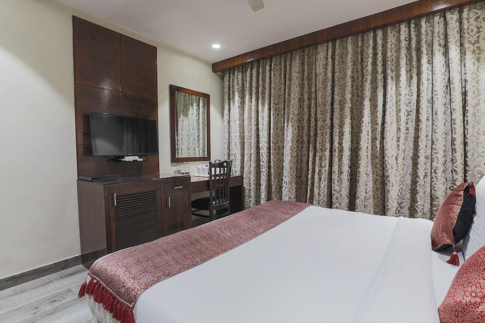 Hotel Blue Stone - Nehru Place