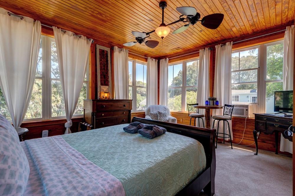 Beachside Boutique Inn