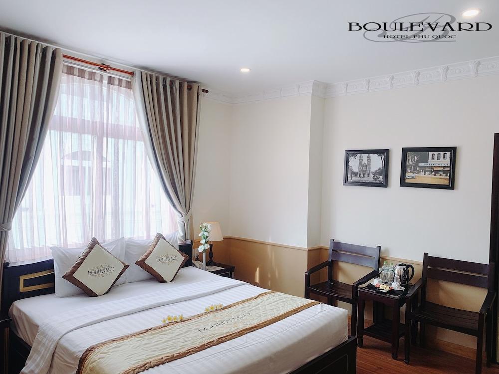 Boulevard Hotel