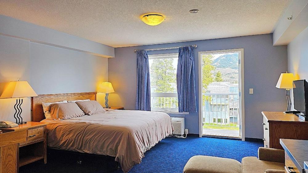 Misty Mountain Inn and Suites