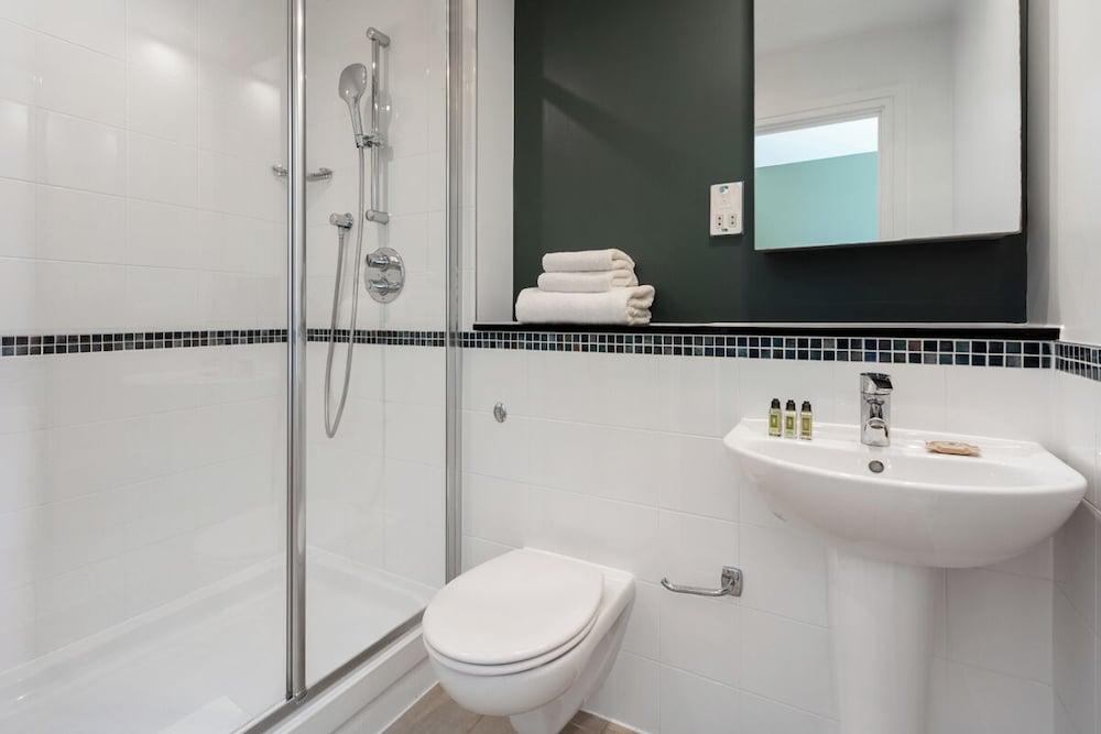 Marlin Aldgate Tower Bridge