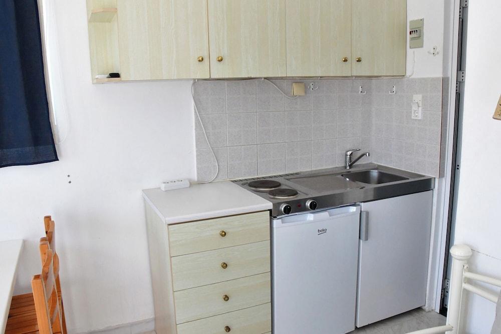 Blue Dolphin Studios & Apartment