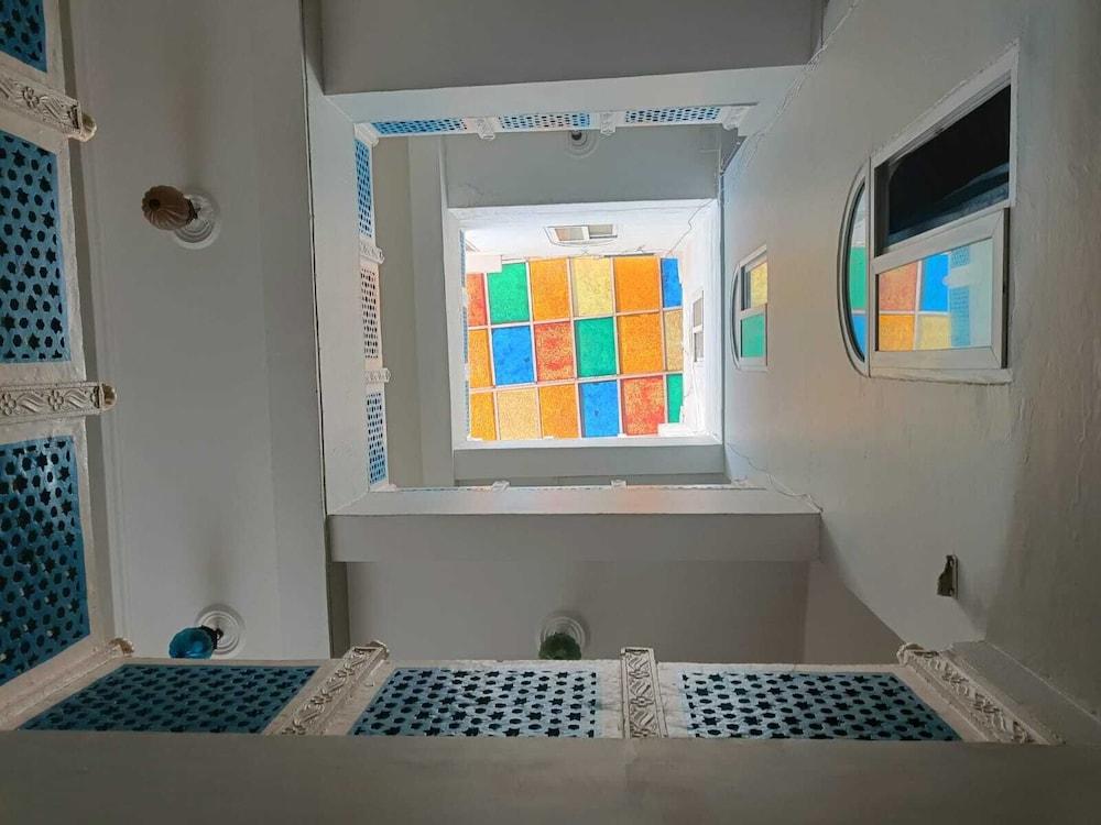 Maya Hotel & Restaurant