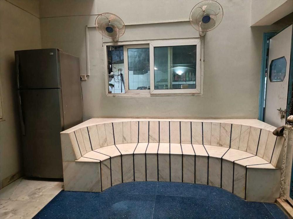 Maya Hotel & Restaurant