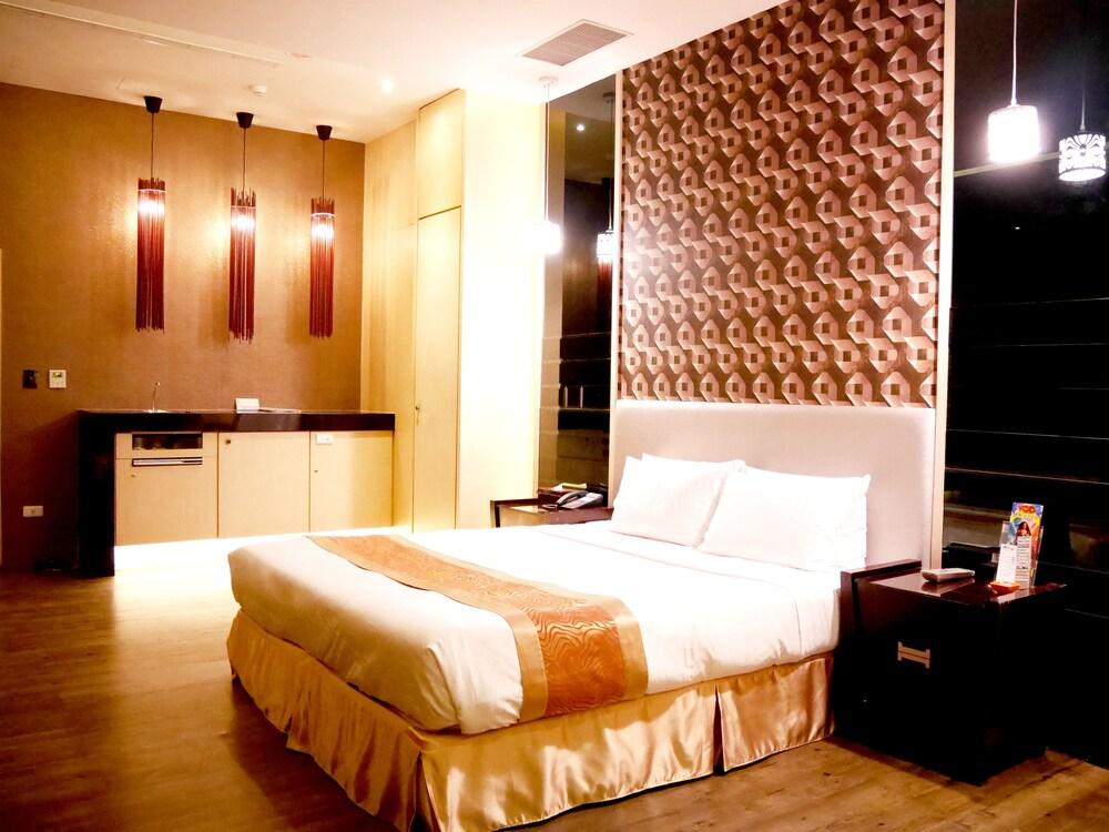 Moonshy Boutique Motel