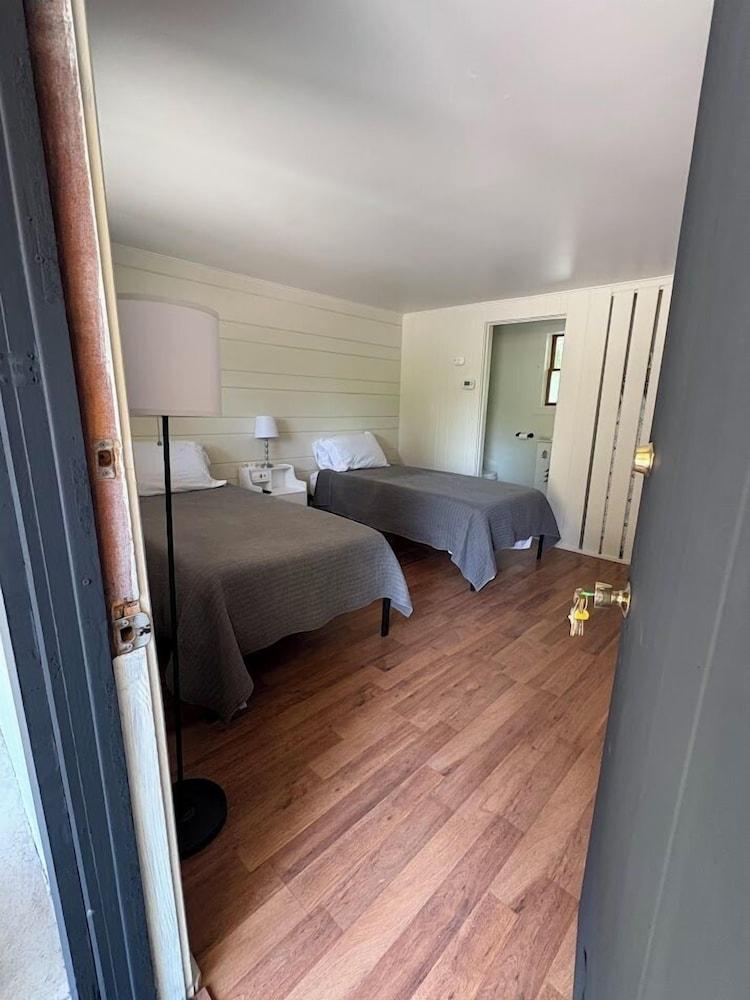 Saratoga Garden Motel