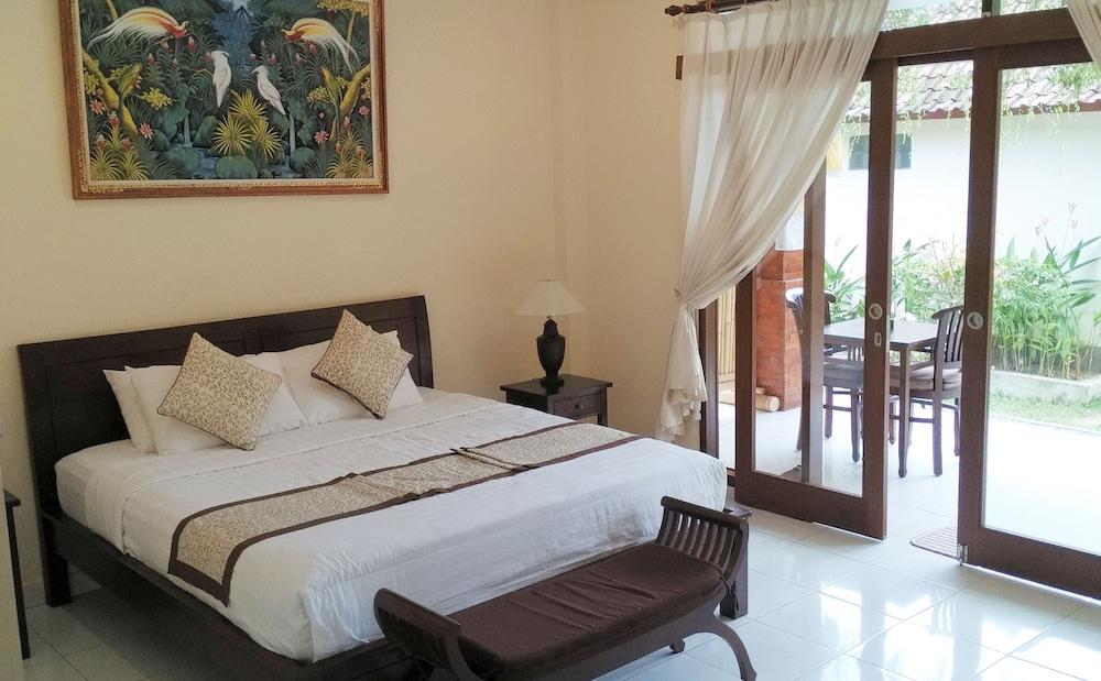 Nyoman Sandi Guest House