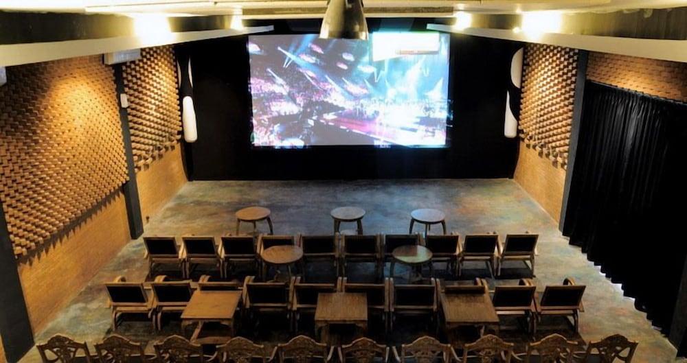 Omah Sinten Heritage Hotel & Resto