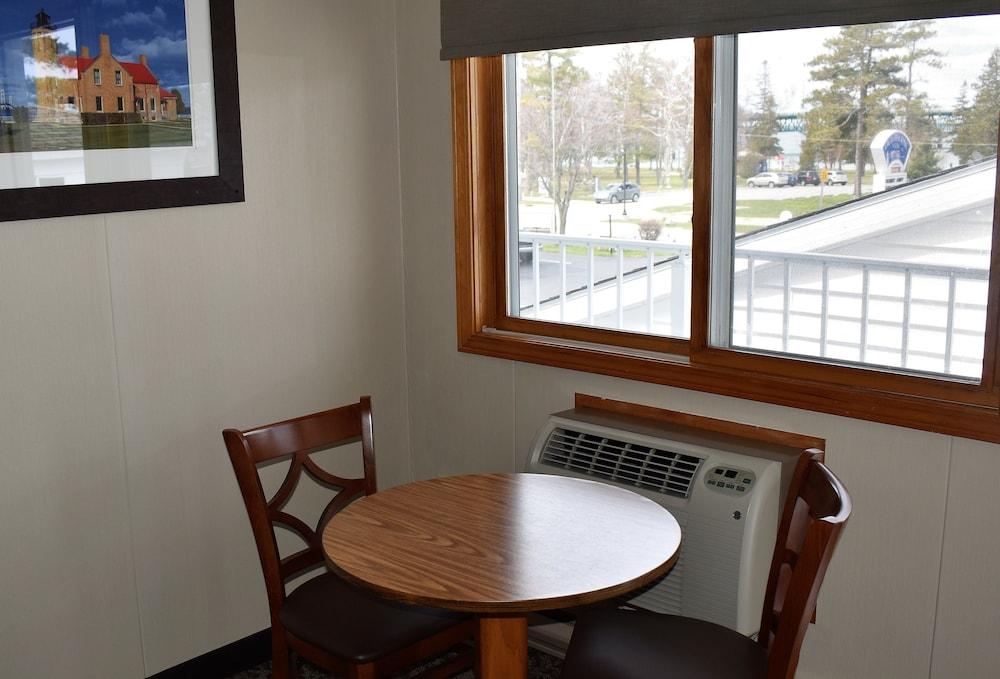 Lighthouse View Motel