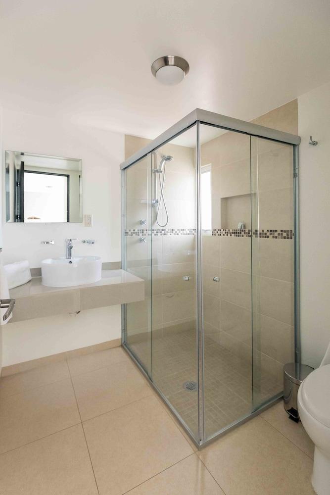 Redwood Villas Extended Stay Zona Industrial