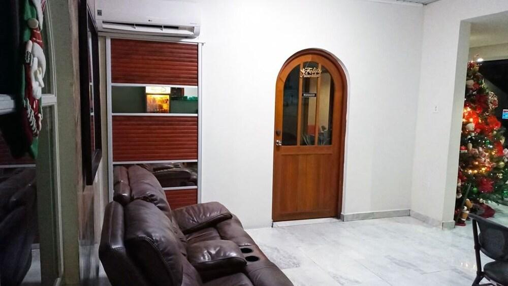 Hotel California Aruba