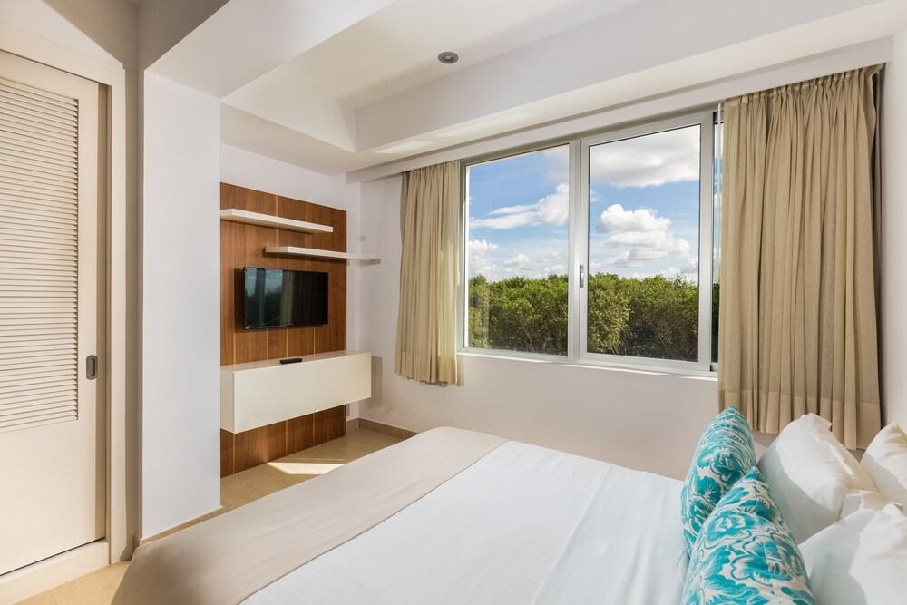 Aak-Bal All Suite Resort