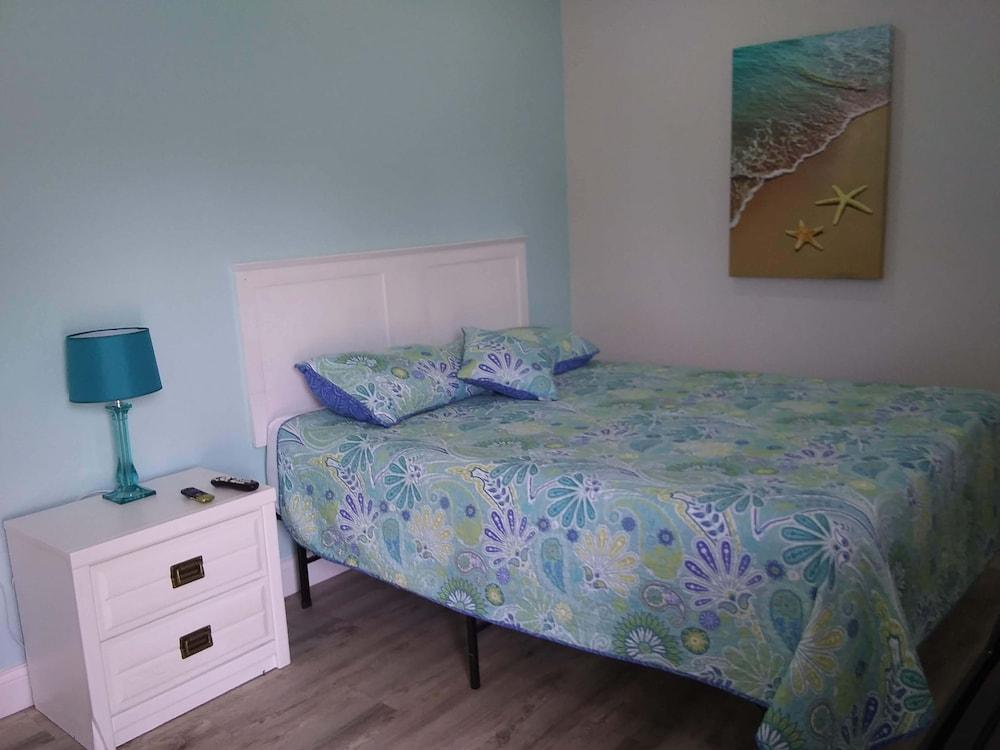 Riverside Motel and Marina Manistee