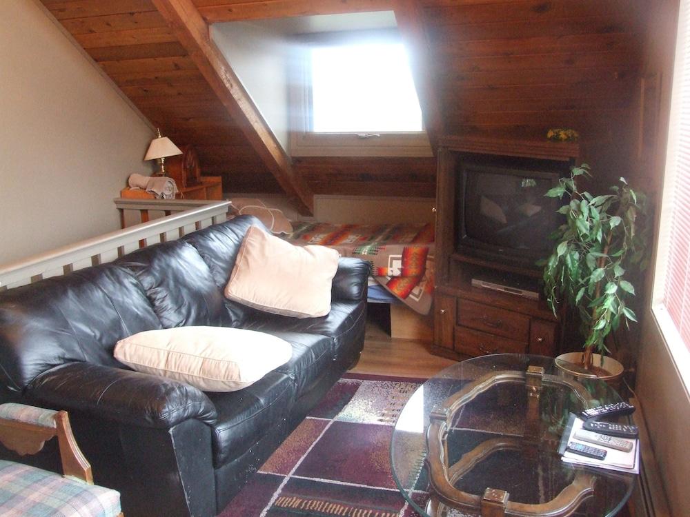 Cobblestone Manor B&B