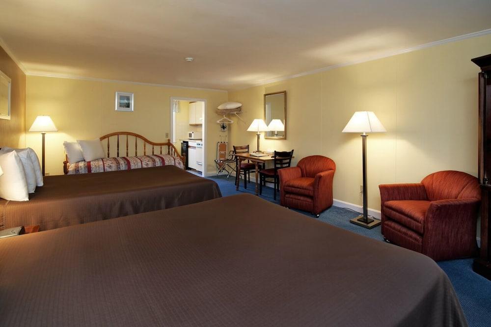 Cape Cod Harbor House Inn