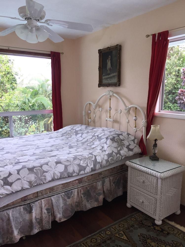 Lava Tree Tropic Inn