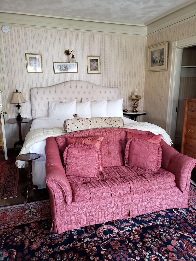 Moseley Cottage Inn & Town Motel