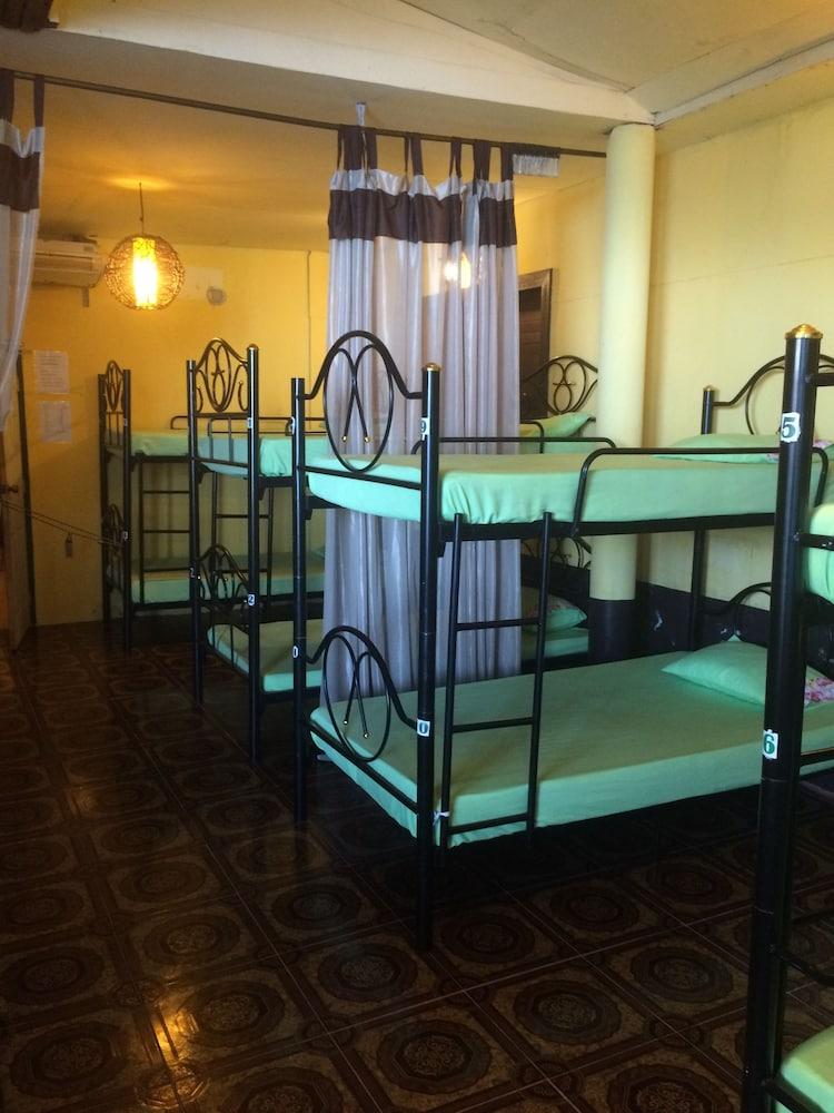 Supreeya Guesthouse - Hostel