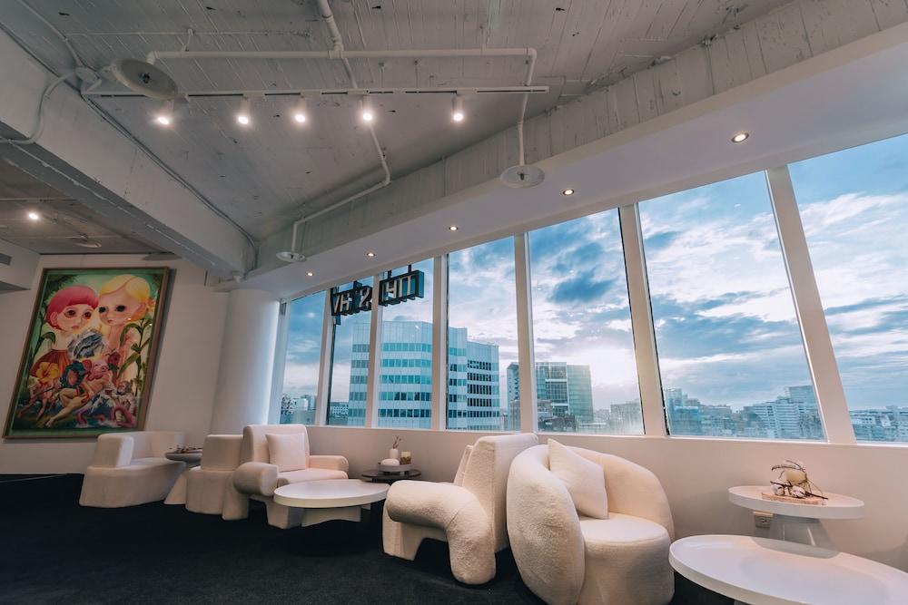 Meistay Art Gallery Hotel