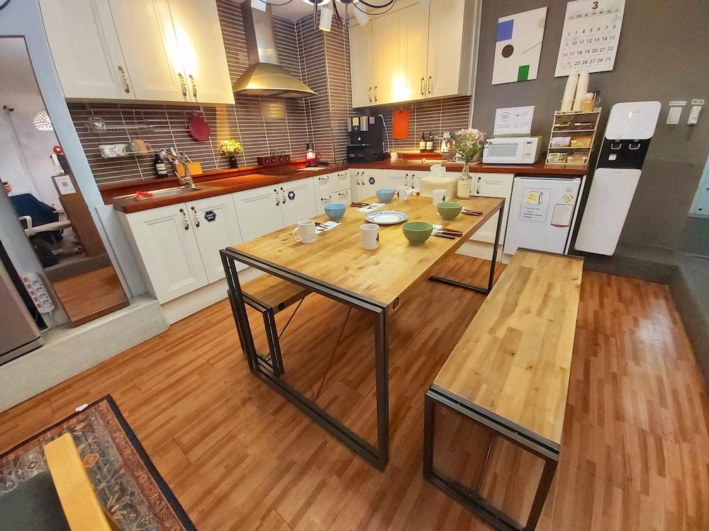 Blue Boat Hostel Myeongdong