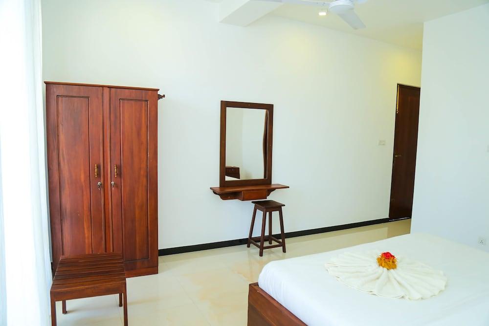 Aurora Hotel & Restaurant