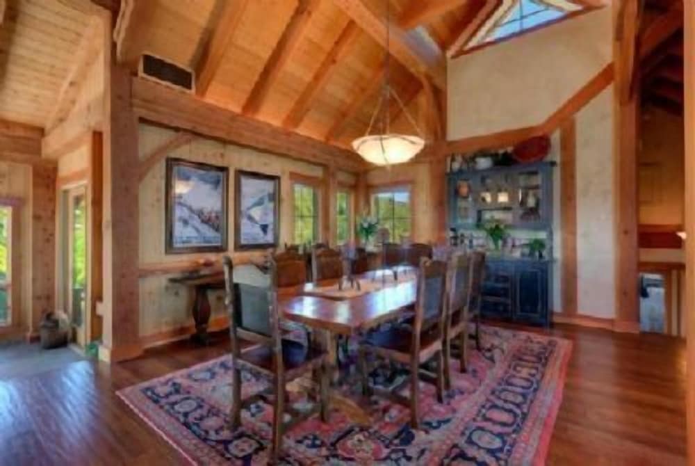 Glacier Luxury Lodge