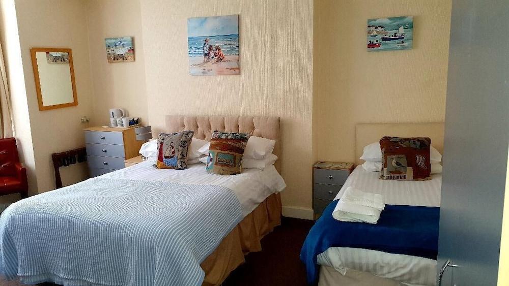 Rivelyn Hotel Bar & Restaurant