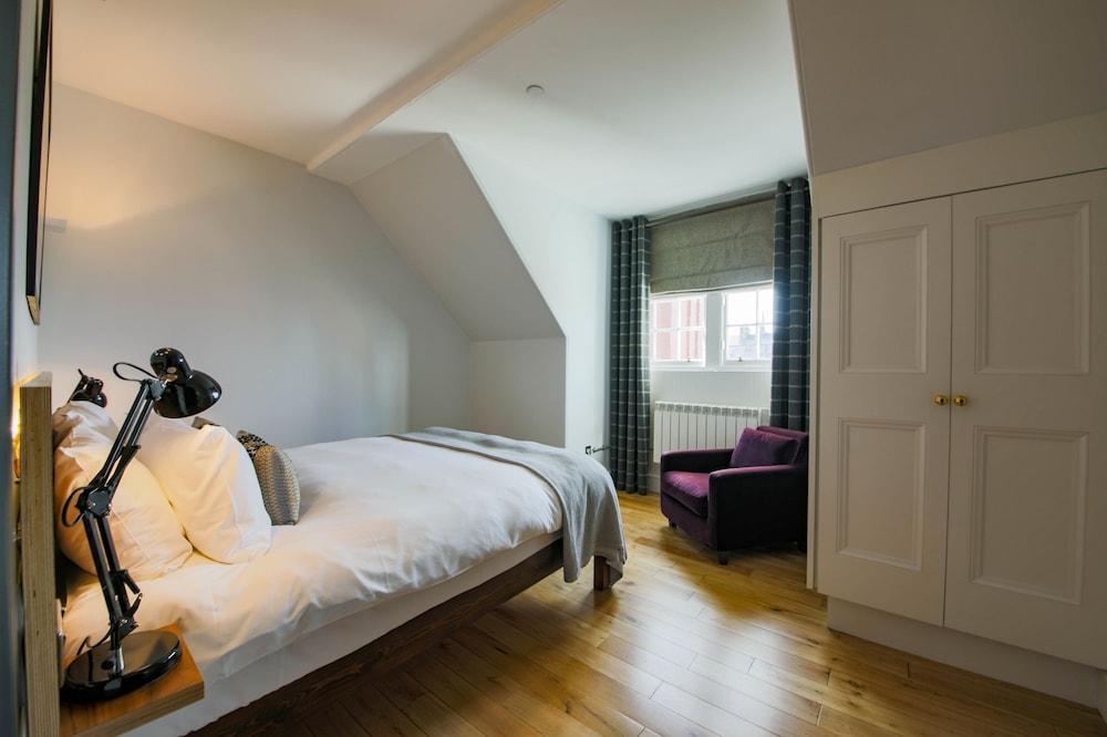 Linton Collection - 28 North Bridge