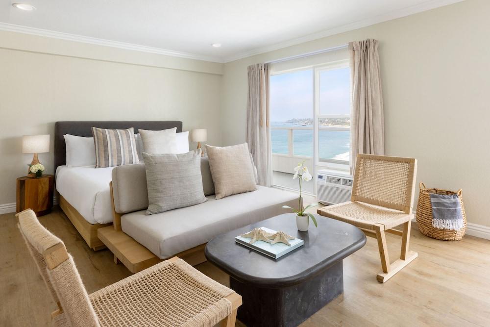 Pacific Edge Oceanfront Hotel