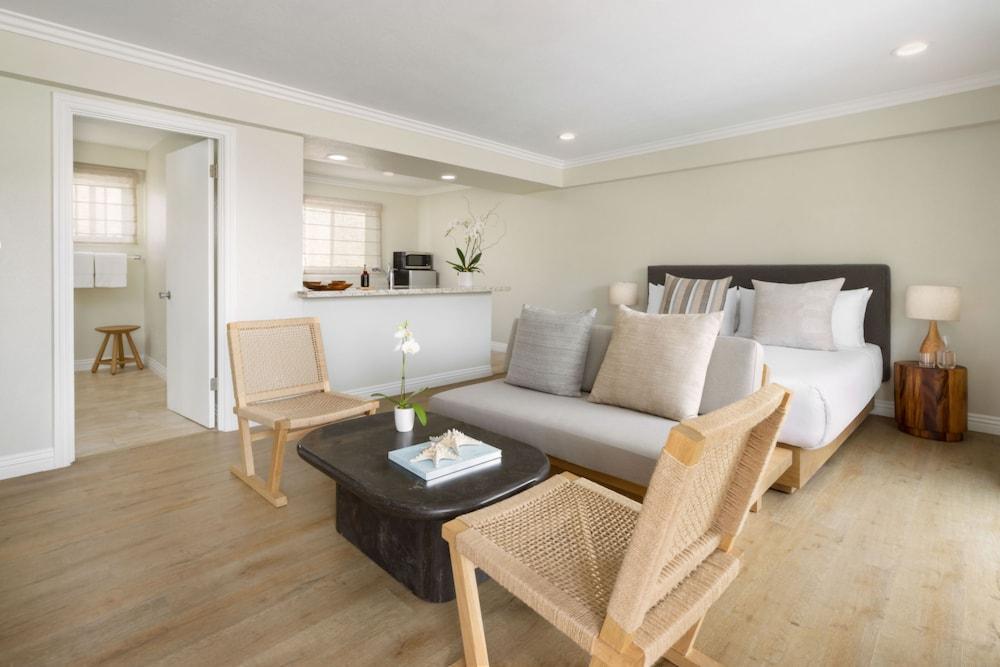 Pacific Edge Oceanfront Hotel