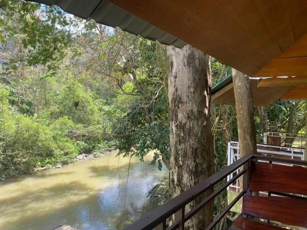 Khao Sok Jungle Huts