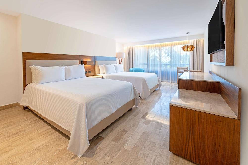 Oh! Cancun The Urban Oasis & Beach Club