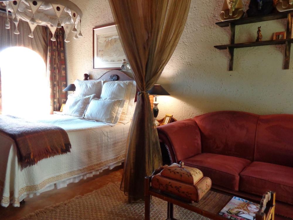 TreeTops & Treats Guest House