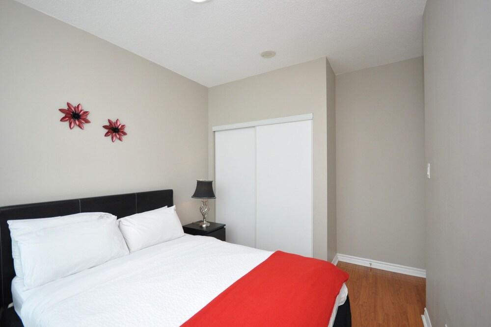 WhiteHall Suites - Mississauga