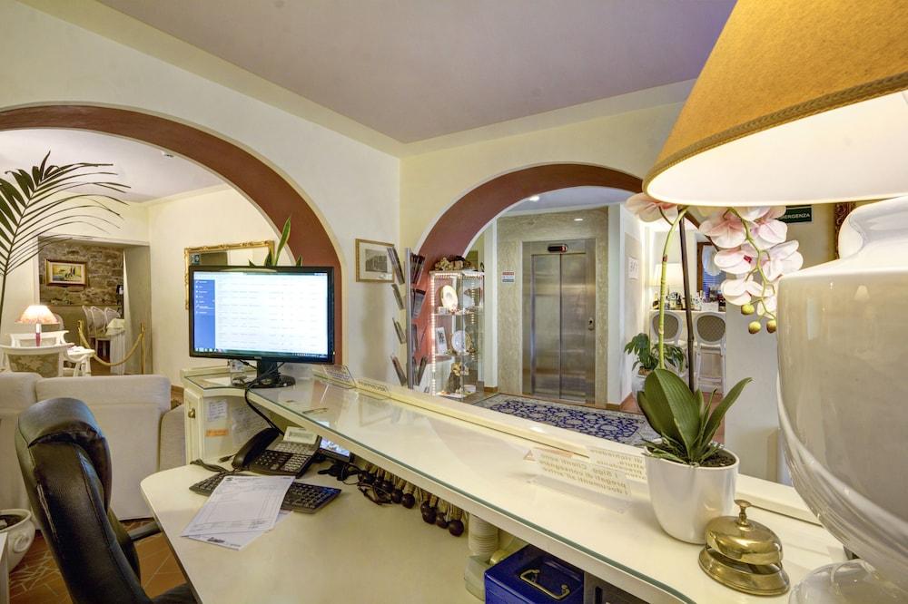 Hotel Volterra In Superior