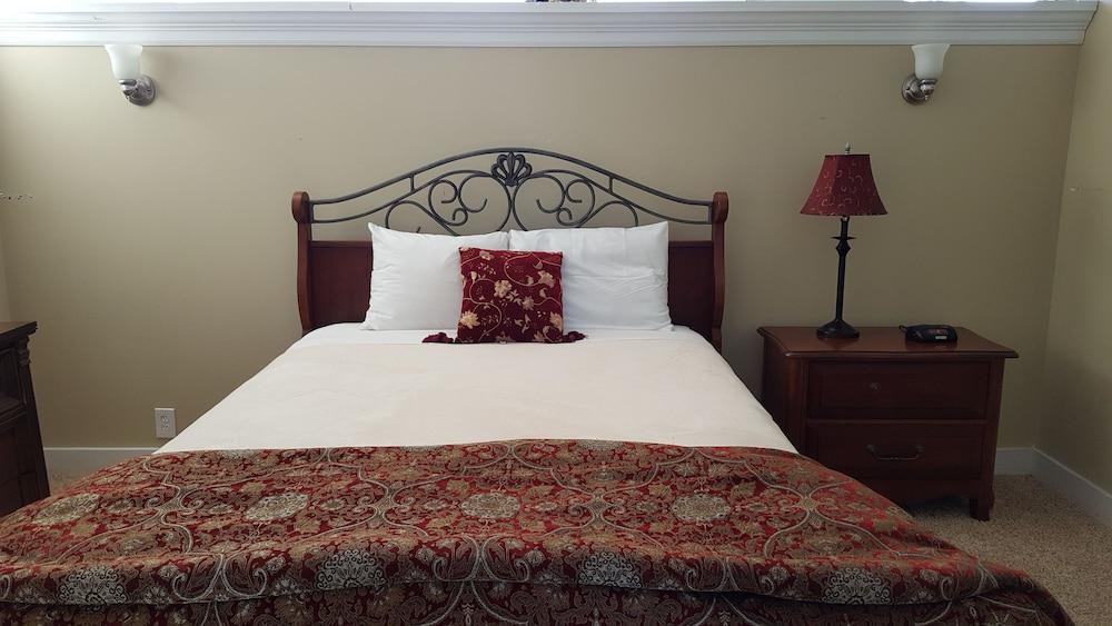 Beachwood Condos & Resort