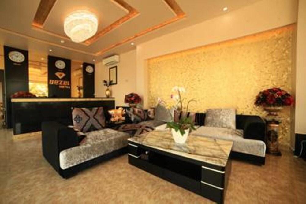 Bezel Hotel