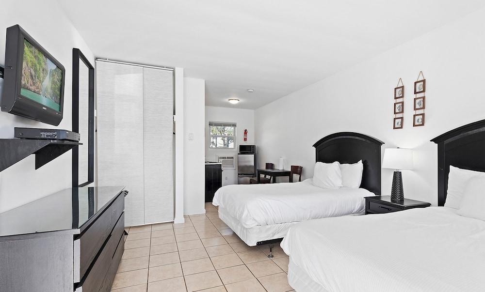 Baywatch Hotel & Marina