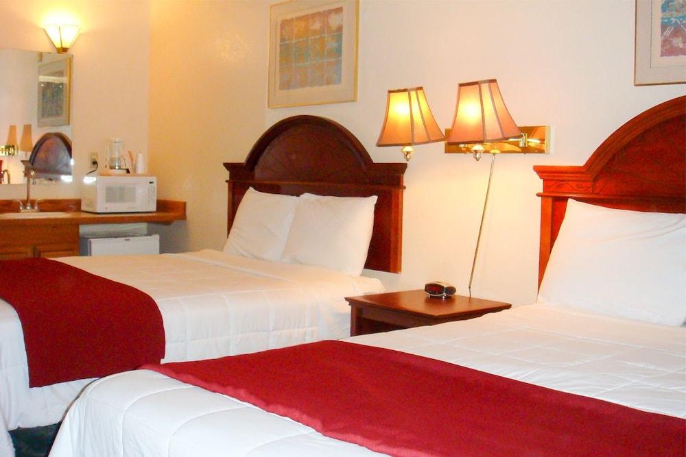 Village Inn & Suites