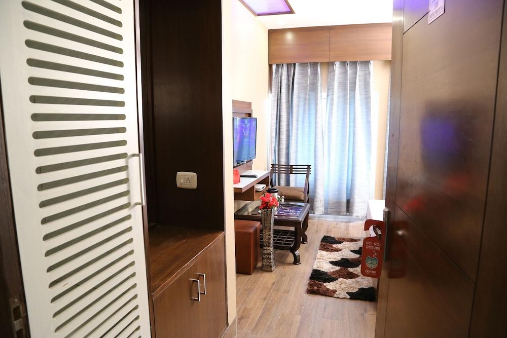 OYO 555 Hotel Mourya