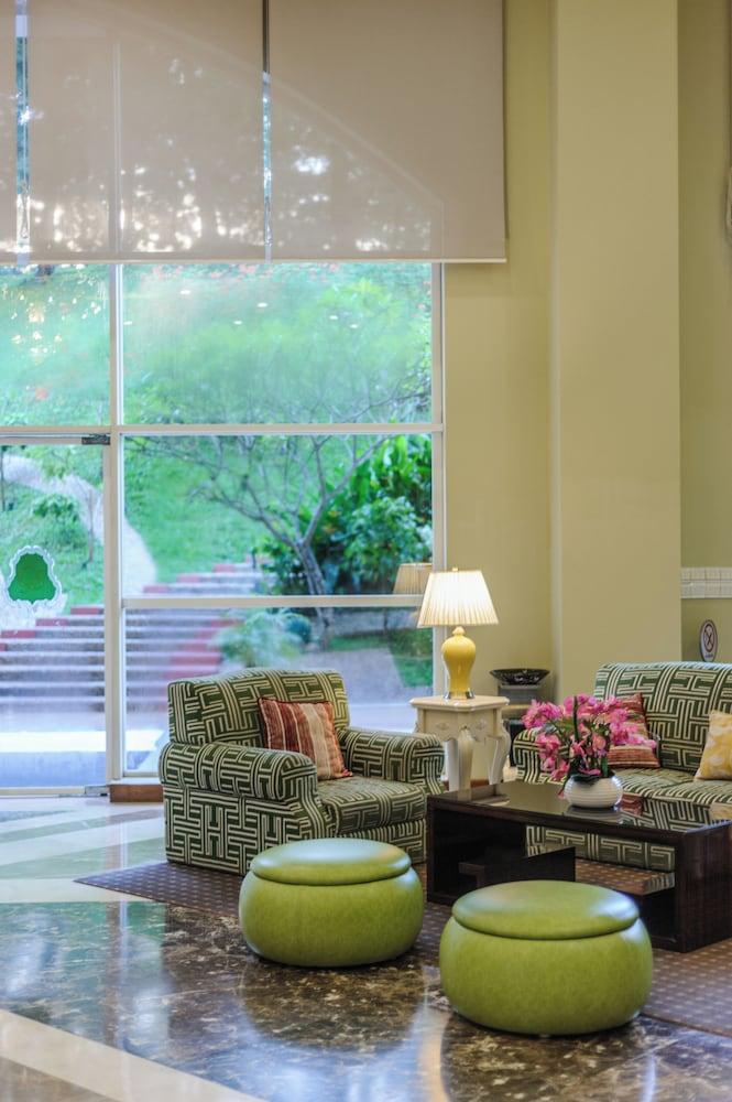 Grand Sultan Tea Resort & Golf