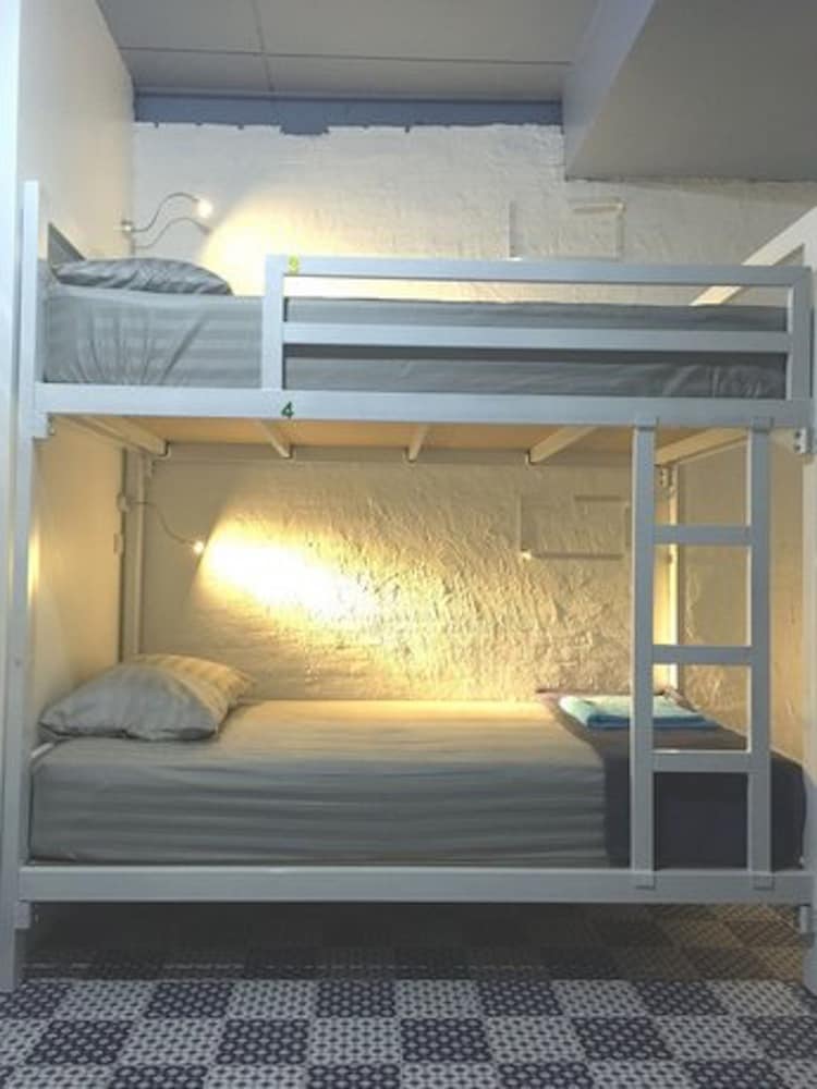 Baan Chanasongkram - Hostel