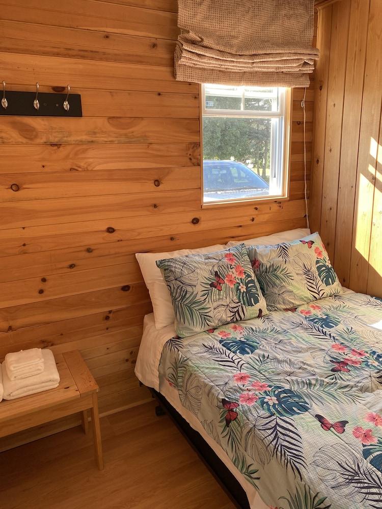 Parkside Cottages and Suites