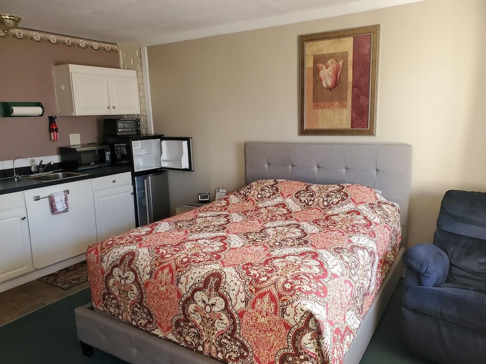 River Country Motor Lodge