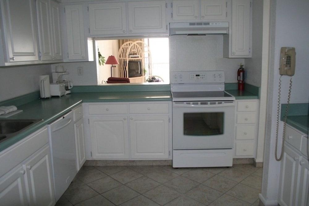 Club Regency in Regency Towers